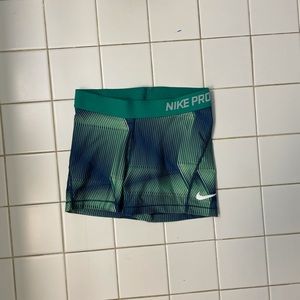 Nike pro pattered spandex